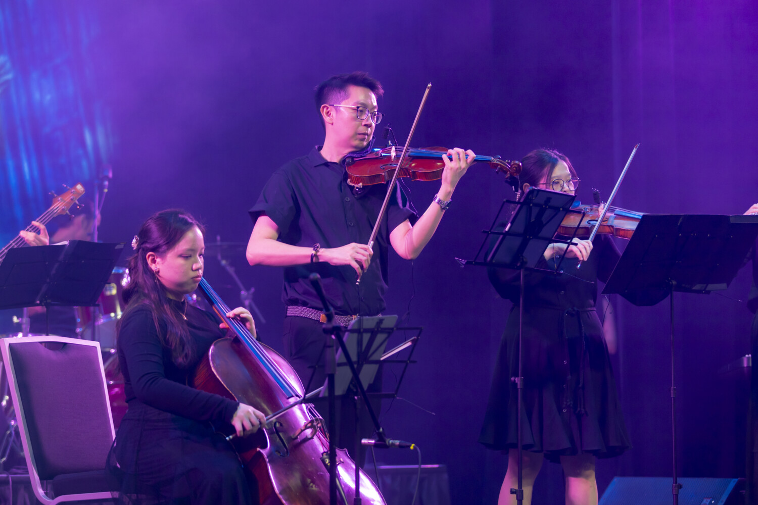 Close up of correct hand posture on string instruments for adult learners